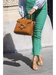 Victor & Hugo Paris Skórzana torebka "Ariel" w kolorze karmelowym - 26,5 x 23 x 8 cm rozmiar: onesize. Brązowe torebki klasyczne damskie Victor & Hugo Paris, z materiału, przez ramię, bez dodatków. Za 304.99 zł.