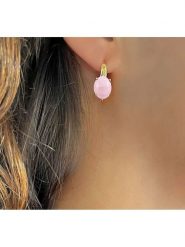 Les Petites Précieuses Pozłacane kolczyki z kwarcem różowym rozmiar: onesize. Różowe kolczyki damskie Les Petites Précieuses, z kwarcem, pozłacane. Za 173.99 zł.