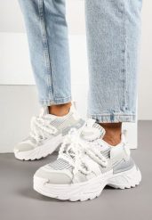 Białe Sneakersy na Grubej Tłoczonej Podeszwie z Koralikami Zolvia. Białe obuwie sportowe damskie Born2be, bez zapięcia. Za 119.99 zł.
