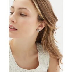 Kolczyki Guess. Szare kolczyki damskie Guess, srebrne. Za 219.99 zł.