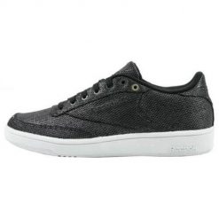 Buty do chodzenia damskie Reebok Club C 85. Białe obuwie sportowe damskie Reebok, z gumy, bez zapięcia, trekkingowe, Reebok Club. Za 425.00 zł.