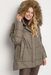 Ciemnozielona Kurtka z Pikowanymi Przeszyciami i Kapturem z Futerkiem Anavite. Zielone kurtki damskie Born2be, plus size, bez wzorów, z jeansu. Za 279.99 zł.