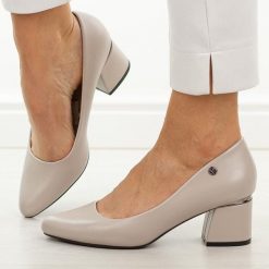 Szare czółenka damskie na obacasie Vinceza 62292. Szare czółenka damskie VINCEZA, bez wzorów, ze skóry, bez obcasa, na obcasie. Za 179.00 zł.