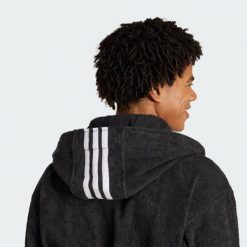 Szlafrok z kapturem. Czarne szlafroki damskie Adidas, bez wzorów, z kapturem. Za 399.00 zł.