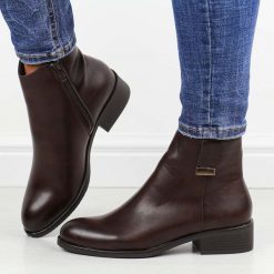 Brązowe płaskie botki damskie M.Daszyński 2458-3. Brązowe botki damskie M.Daszyński, na jesień, z materiału, eleganckie, bez obcasa, na obcasie, bez zapięcia. Za 179.00 zł.