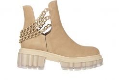 Botki Bayla-159 3954 001-P Beż Welur 159026, Beż, Skóra naturalna - 39. Brązowe botki damskie Bayla, z gumy, klasyczne, bez obcasa, bez zapięcia. W wyprzedaży za 224.10 zł.