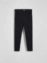 Jeansy slim push up - czarny. Czarne jeansy damskie Reserved, z podwyższonym stanem. W wyprzedaży za 49.99 zł.
