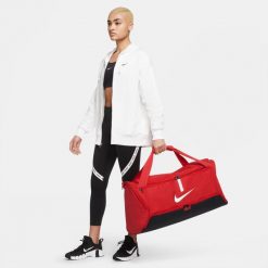Torba Nike Academy Team Football Duffel Bag (Medium), Dla obu płci. Czerwone torby sportowe Nike, bez wzorów, z poliesteru. Za 139.99 zł.