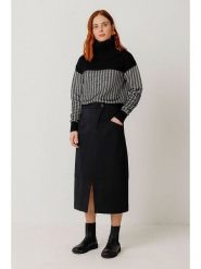 SKFK Sweter "Rebeka" w kolorze czarno-białym rozmiar: 38. Czarne swetry klasyczne damskie SKFK, z bawełny, bez kołnierzyka. Za 241.63 zł.
