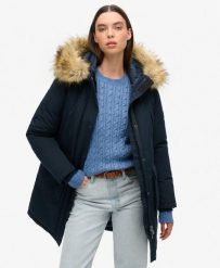 Superdry Parka Everest z futrzanym obszyciem – Relaxed fit. Niebieskie kurtki damskie Superdry, z elastanu, bez kaptura. Za 860.55 zł.