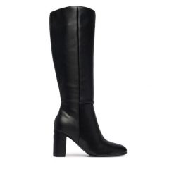 Kozaki Guess. Czarne kozaki damskie Guess, bez obcasa, na słupku, bez zapięcia. Za 674.99 zł.