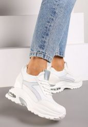 Biało-Srebrne Sneakersy na Ukrytym Koturnie z Metalicznymi Wstawkami Vlivina. Białe obuwie sportowe damskie Born2be, z jeansu, bez zapięcia. Za 119.99 zł.