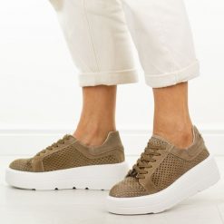 Brązowe skórzane ażurowe półbuty damskie Filippo Dp7675/26. Brązowe półbuty damskie Filippo, na jesień, w ażurowe wzory, z jeansu, z okrągłym noskiem, bez obcasa, na platformie, bez zapięcia. Za 259.00 zł.