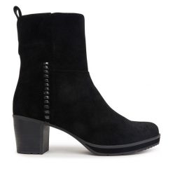Botki Josef Seibel. Czarne botki damskie Josef Seibel, bez obcasa, na słupku, bez zapięcia. Za 649.99 zł.