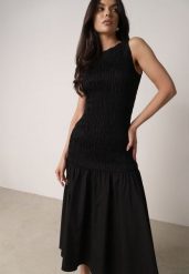 Czarna Marszczona Sukienka Bez Rękawów z Obniżoną Linią Talii Natirea. Czarne sukienki damskie Born2be, bez wzorów, eleganckie, bez ramiączek. Za 129.99 zł.