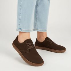 Półbuty damskie barefoot Armodo, cholewka ze skóry naturalnej zamszowej klasyczna sznurowana forma lekka elastyczna podeszwa zapewniająca komfort cod. Brązowe półbuty damskie Armodo, bez wzorów, ze skóry, bez obcasa, bez zapięcia. Za 339.00 zł.