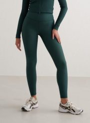 Damskie legginsy wysoki stan, kieszonka Ribbed Performance ciemnoszmaragdowe. Zielone legginsy damskie Aim'n, l, bez wzorów, z elastanu. Za 254.00 zł.