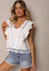 Biała Bluzka Zdobiona Haftem i Falbankami Quilnena. Białe bluzki damskie Renee, l, z aplikacjami, z bawełny, bez kołnierzyka, bez ramiączek. Za 59.99 zł.