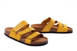 DR. BRINKMANN 700508-06 gelb, klapki damskie. Żółte klapki damskie Dr. Brinkmann, bez wzorów, ze skóry, bez obcasa, bez zapięcia. Za 264.90 zł.