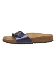Birkenstock Klapki "Madrid" w kolorze granatowym rozmiar: 37. Niebieskie klapki damskie Birkenstock, bez wzorów, z otwartym noskiem, bez obcasa, bez zapięcia. Za 196.24 zł.