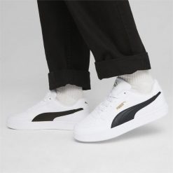Sneakersy unisex Caven 2.0 PUMA White Black Gold. Białe obuwie sportowe damskie Puma, z gumy, bez zapięcia, trekkingowe. W wyprzedaży za 232.50 zł.