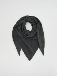 Gładki szal - ciemnoszary. Szare szaliki damskie Reserved, bez wzorów. Za 79.99 zł.