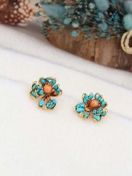 Pierres de Jade Pozłacane kolczyki-wkrętki z perłami i turkusami rozmiar: onesize. Brązowe kolczyki damskie Pierres de Jade, z perłą, pozłacane. Za 43.99 zł.