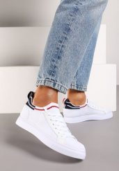 Biało-Granatowe Wsuwane Sneakersy z Ekoskóry na Płaskiej Podeszwie ze Sznurowaniem Harvena. Białe obuwie sportowe damskie Born2be, na lato, z materiału, bez zapięcia. Za 59.99 zł.