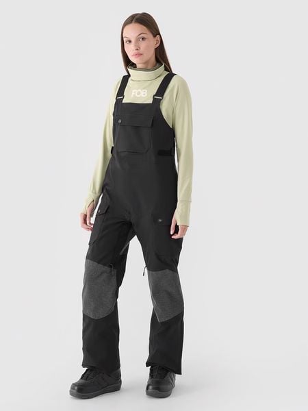 4F Spodnie narciarskie w kolorze czarnym rozmiar: XS. Czarne spodnie dresowe damskie 4F, m, bez wzorów, narciarskie. Za 344.95 zł.