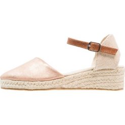 Friboo Sandały rose gold. Czerwone sandały dziewczęce Friboo, z materiału. Za 129.00 zł.