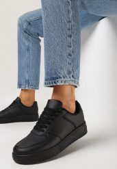 Czarne Sneakersy na Grubej Podeszwie z Ekoskóry z Przeszyciami Geriada. Czarne obuwie sportowe casual damskie Born2be. Za 79.99 zł.