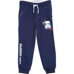Ciemnoniebieskie Spodnie Dresowe For A Player. Niebieskie spodnie dresowe chłopięce Born2be, z dresówki. Za 49.99 zł.