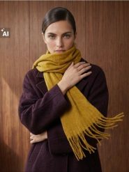 Szalik z frędzlami - żółty. Żółte szaliki damskie Sinsay, bez wzorów. Za 29.99 zł.