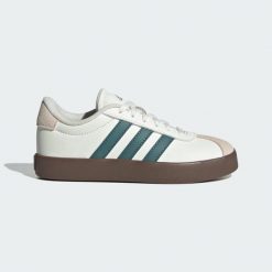 Buty VL Court 3.0. Białe obuwie sportowe casual damskie Adidas, z zamszu, na jogę i pilates. Za 219.99 zł.