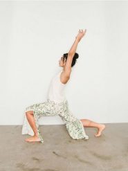 Wiskozowa piżama dwuczęściowa - kremowy. Białe piżamy damskie Sinsay, bez wzorów, z wiskozy, bez ramiączek. Za 49.99 zł.