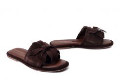 BOMBONELLA G039 25039-1 brązowy, klapki damskie. Brązowe klapki damskie Bombonella, bez wzorów, ze skóry, bez obcasa, na obcasie, bez zapięcia. Za 220.92 zł.