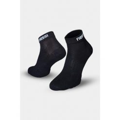 Bezszwowe skarpety oddychające Nessi Sportswear. Czarne skarpetki damskie NESSI SPORTSWEAR, bez wzorów. Za 55.90 zł.