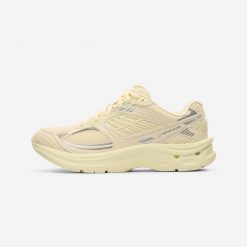 Buty sportowe damskie RR2K. Żółte obuwie sportowe casual damskie Decathlon, z kauczuku, bez zapięcia. Za 319.99 zł.