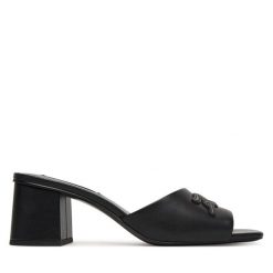 Klapki KARL LAGERFELD. Czarne klapki damskie KARL LAGERFELD, bez wzorów, bez obcasa, bez zapięcia. Za 737.99 zł.