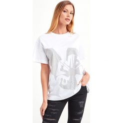 T-SHIRT EMPORIO ARMANI. T-shirty damskie Emporio Armani, bez wzorów, bez kołnierzyka. W wyprzedaży za 131.70 zł.