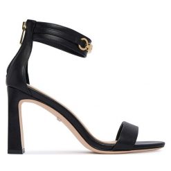 Sandały Marciano Guess. Czarne sandały damskie Marciano Guess, z aplikacjami, bez obcasa, na słupku, bez zapięcia. Za 989.99 zł.