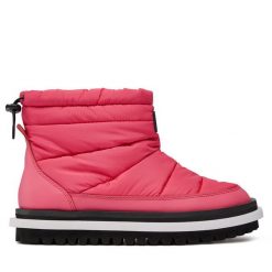 Botki Tommy Jeans. Czerwone botki damskie Tommy Jeans, z jeansu, bez obcasa, na płaskiej podeszwie, bez zapięcia. Za 479.99 zł.
