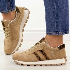 Camelowe zamszowe skórzane półbuty damskie S.Barski 7071. Brązowe półbuty damskie S.BARSKI, na jesień, bez wzorów, z jeansu, bez obcasa, na płaskiej podeszwie, bez zapięcia. Za 269.00 zł.