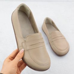 Skórzane pólbuty damskie mokasyny barefoot ekri Helios 433. Mokasyny damskie Helios, ze skóry, bez obcasa. Za 162.00 zł.