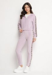 Jasnofioletowy Welurowy Komplet Dresowy z Lampasem w Panterkę Spodnie i Bluza Elliorielle. Fioletowe bluzy damskie Born2be, m, bez wzorów, z dresówki, z kapturem. Za 69.99 zł.