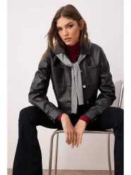 Trendyol Kurtka w kolorze czarnym ze skóry syntetycznej rozmiar: XS. Czarne kurtki damskie Trendyol, xs, bez wzorów, ze skóry, bez kaptura. Za 74.46 zł.