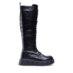 Kozaki Jenny Fairy. Czarne kozaki damskie Jenny Fairy, bez obcasa, na płaskiej podeszwie, bez zapięcia. Za 249.99 zł.