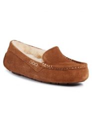 Ugg Kapcie W Ansley 1106878 Brązowy. Brązowe kapcie damskie Ugg, ze skóry. Za 539.99 zł.