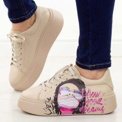 Beżowe skórzane sneakersy damskie na platformie Filippo Dp6835/25. Brązowe obuwie sportowe damskie Filippo, na jesień, ze skóry, bez zapięcia, trekkingowe. Za 239.00 zł.