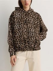 Bluza w zwierzęcy wzór - wielobarwny. Bluzy damskie Reserved, l, bez wzorów, z bawełny, bez kaptura. W wyprzedaży za 79.99 zł.
